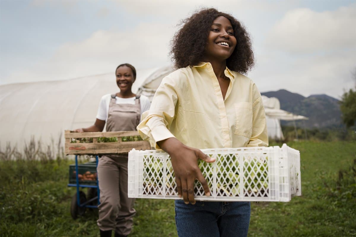 women-working-together